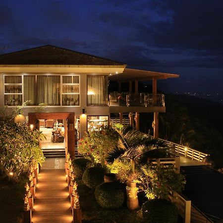 The Oriental Luxury Suites Alfonso Екстериор снимка